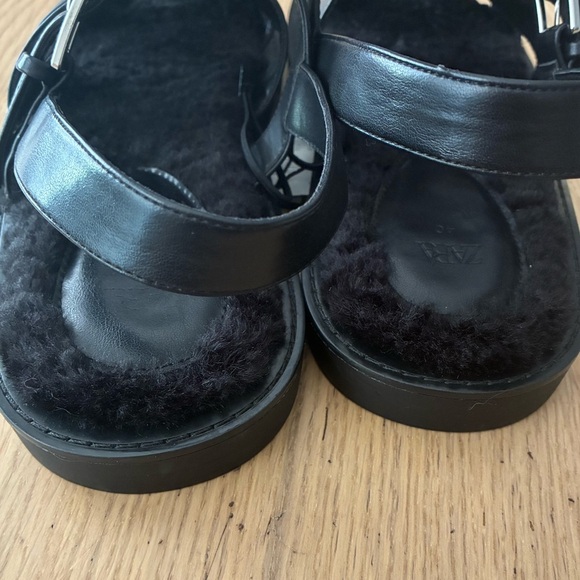 🆕Zara Black Faux Fur Lined Flat Cage Sandals 9/40🆕 - Picture 10 of 16